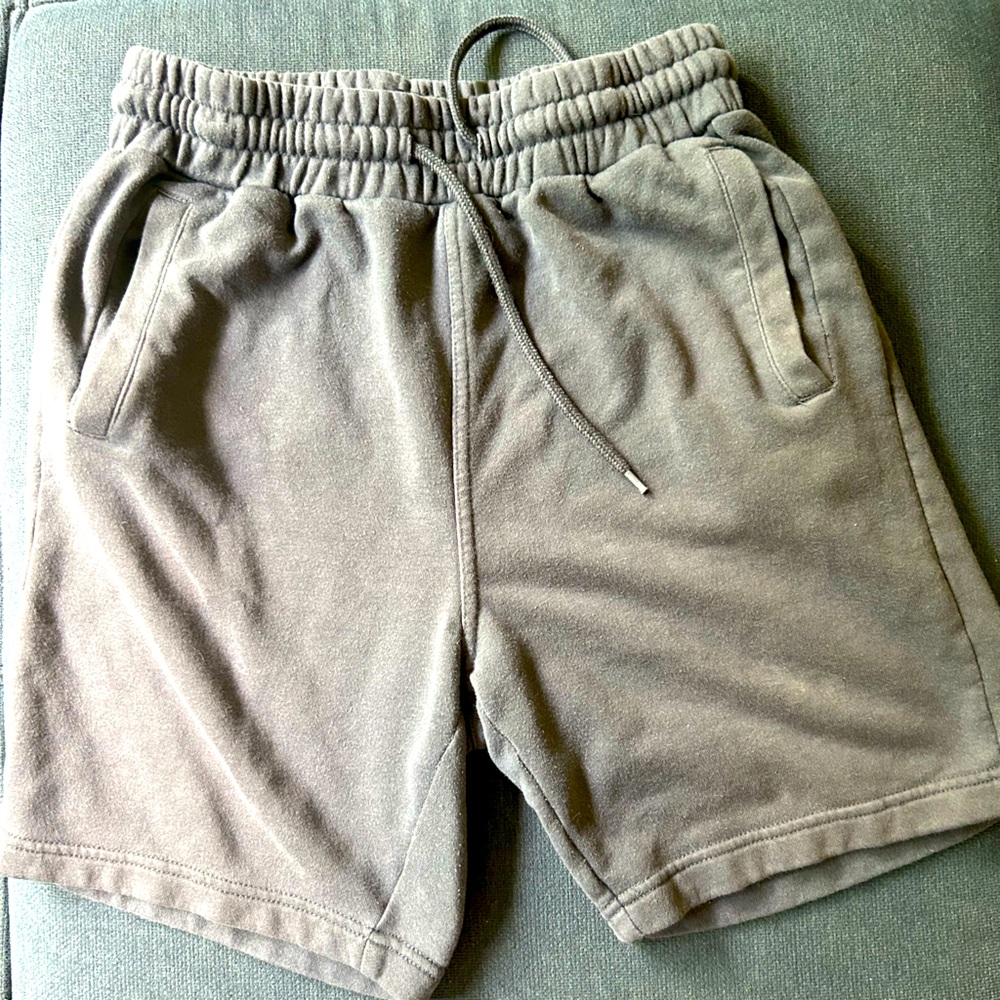 Men’s size small H&M grey sweatpant shorts